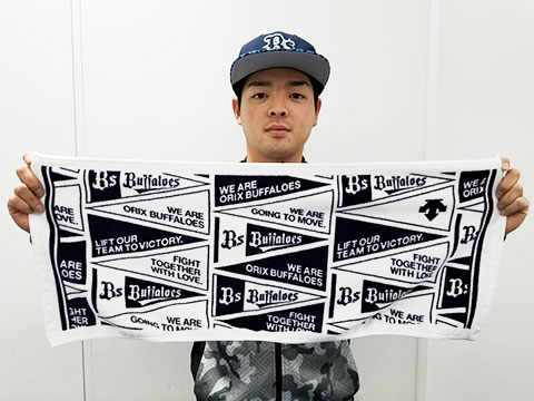オンラインショップにて「オーセンティックフーディー」など発売