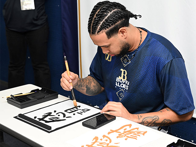 オリックスバファローズ　エスピノーザ　ユニフォーム 今季からサードユニがリニューアル！ ユニフォーム特集2024
