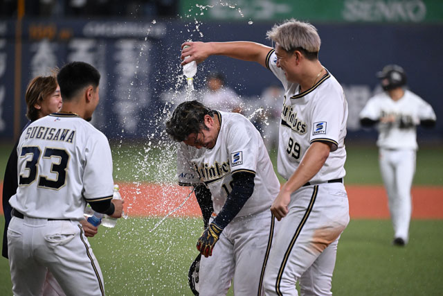 Amazon.co.jp: 阪神タイガースサヨナラ勝ち試合限定タオル