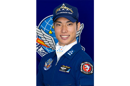 [Orix Buffaloes] Blue Impulse pilot takes the mound for the 'Naniwa HERO Special Ceremonial First Pitch'
