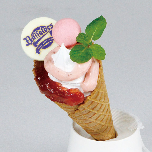 田嶋投手のいちごソースソフト